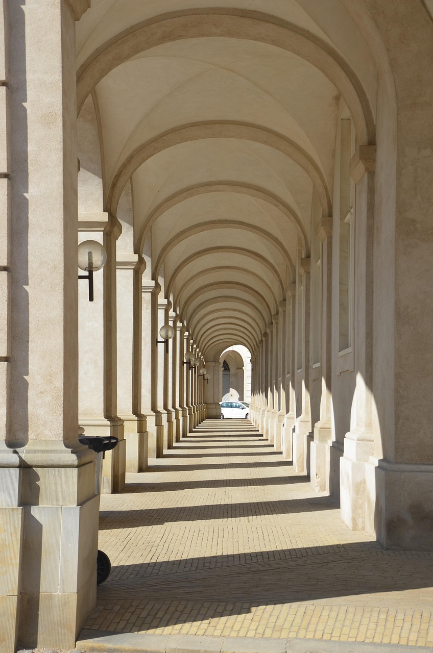 Trendalarm: Derfor er halskæder med stærke farver denne sommers must-have